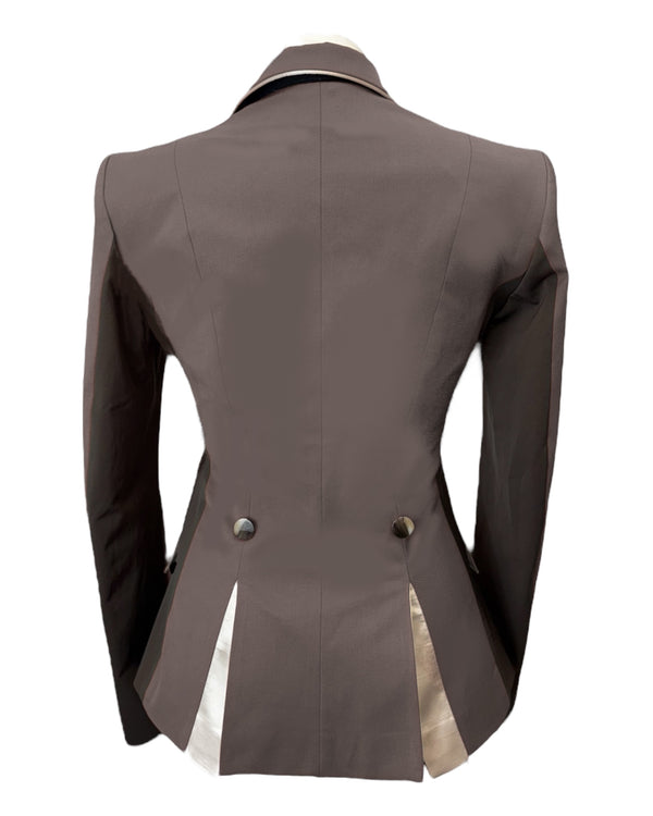 Charlotte New 'Illusion' Design Pebble