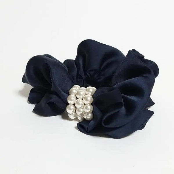 Satin scrunchie with pearls