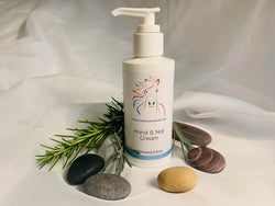 Flying Changes | Hand and nail cream | This luxurious hand and nail cream contains coconut, shea, macadamia and almond oils as well as a range of natural plant extracts to nourish and protect the skin and strengthen nails. 