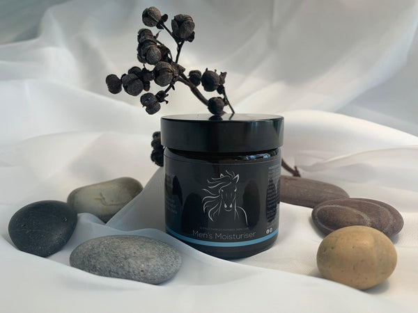 Flying Changes | Mens Moisturiser | A hardworking cream that leaves the face smooth and hydrated all day. Contains allantoin which softens the skin and acts as an anti-irritant to help combat post shave irritation. Also contains blackcurrant oil to firm and hydrate the skin, reducing the signs of ageing.