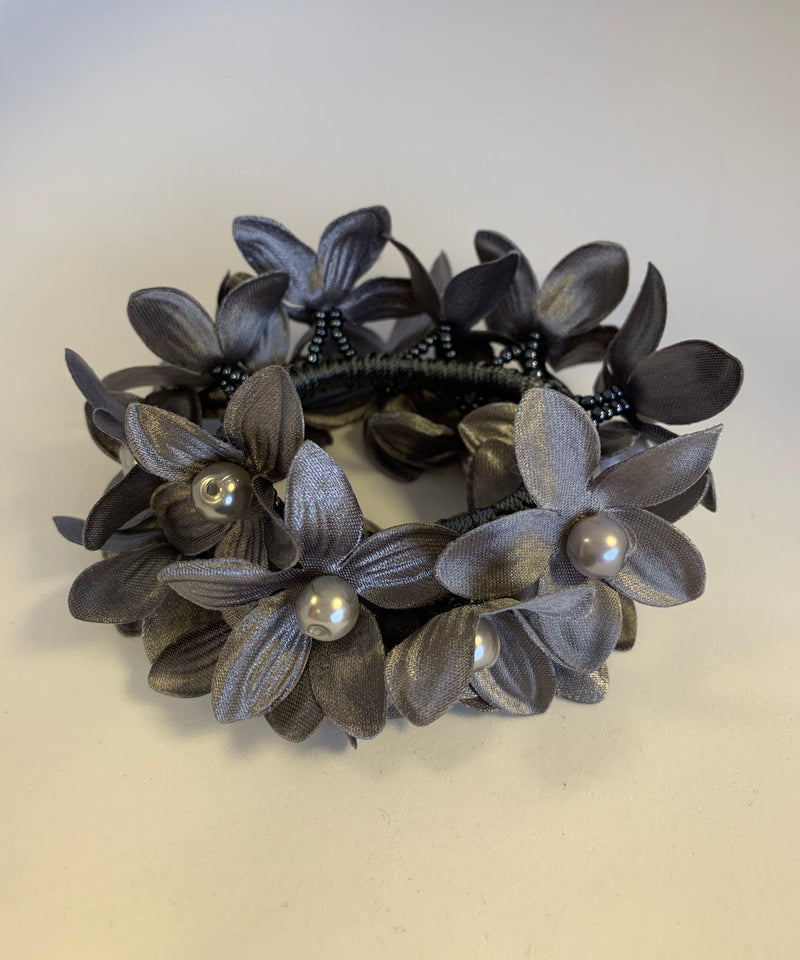 Pearl Centre Flower Scrunchie