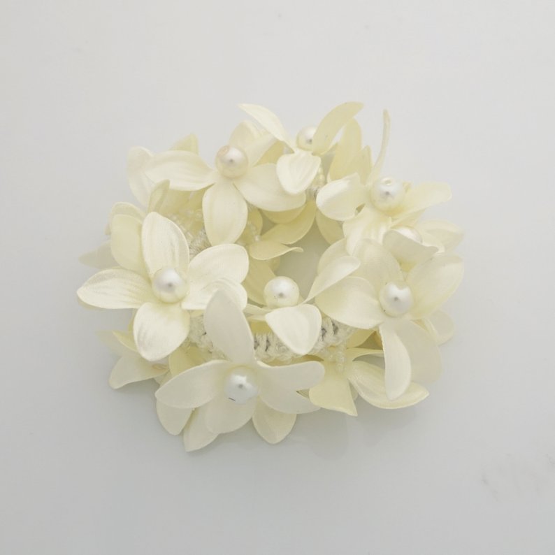 Pearl Centre Flower Scrunchie